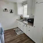 Spacious Silverlake Bungalow