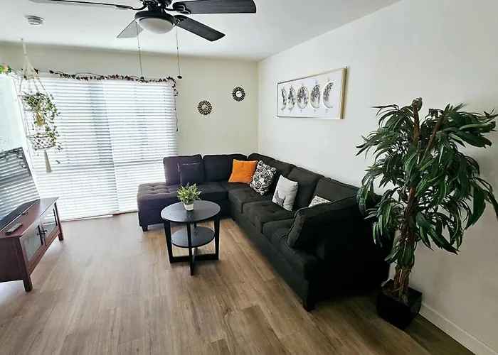 Spacious Silverlake Bungalow